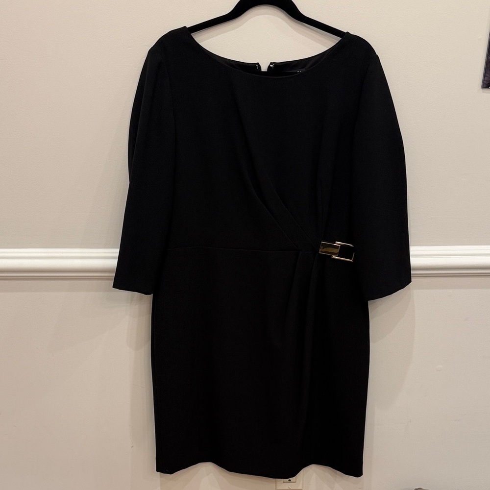 TAHARI Women's Black Sheath Dress with Buckle Detail